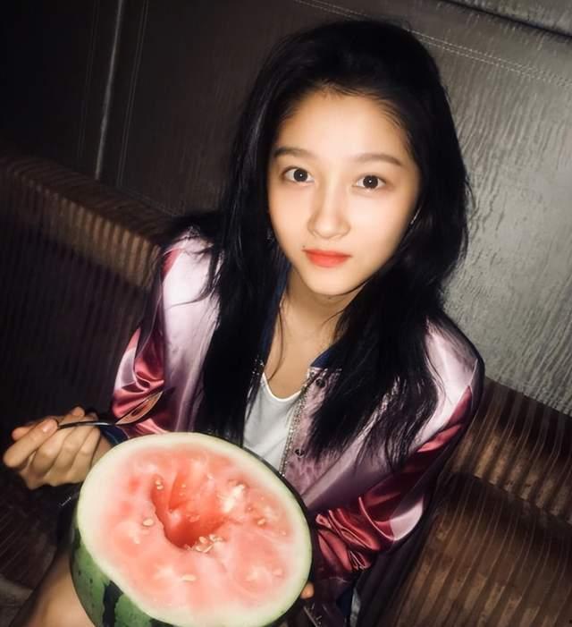 网上吃瓜自己女友,揭秘恋爱中的“瓜农”日常  第3张