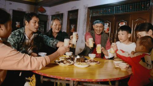 跟家人打牌吃瓜,与家人共享的吃瓜趣事  第2张