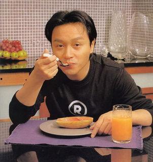 吃瓜哥哥吃饭图片,一顿饭的视觉盛宴  第1张