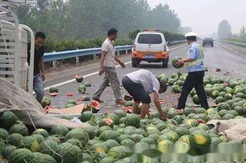 高速货车爆炸吃瓜  第3张