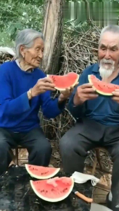 吃瓜老奶奶  第2张