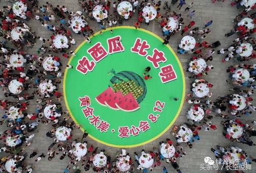 强势吃瓜观众图片,揭秘网络热议背后的真相