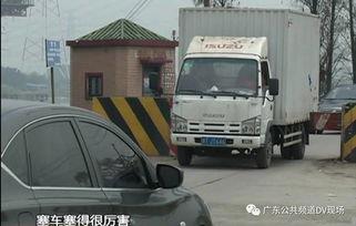 车辆吃瓜撞车,事故现场惊心动魄  第3张