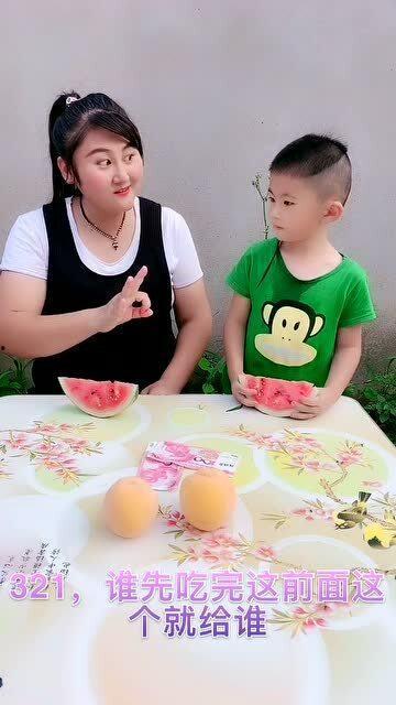 熊孩子吃瓜比赛,一场欢乐的吃瓜大赛盛宴  第3张