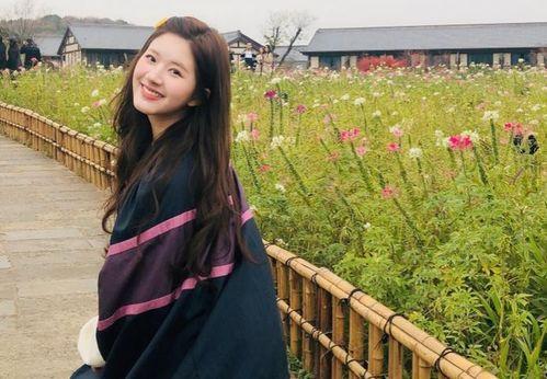 短剧女主吃瓜,女主的吃瓜之旅