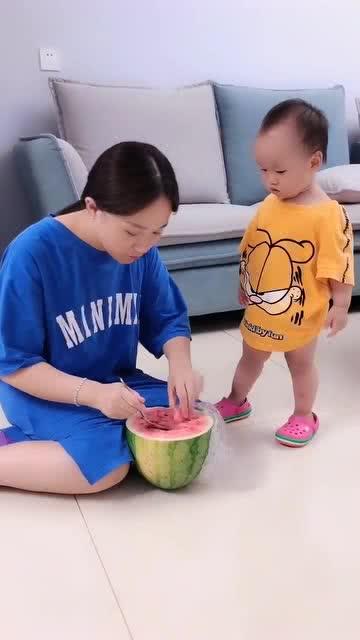 亲妈在线吃瓜,揭秘娱乐圈幕后真相