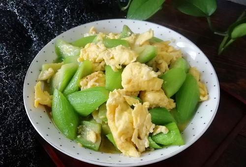 吃瓜炒鸡蛋丝瓜,吃瓜炒鸡蛋丝瓜，夏日清爽家常菜  第3张